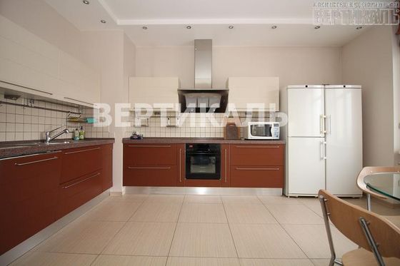Аренда 3-комнатной квартиры 150 м², 7/14 этаж