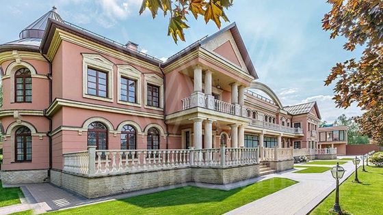 Продажа дома, 1 500 м², с участком 25 соток