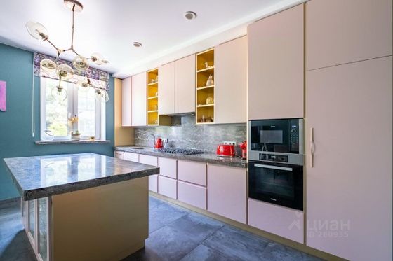 Аренда дома, 270 м², с участком 12 соток