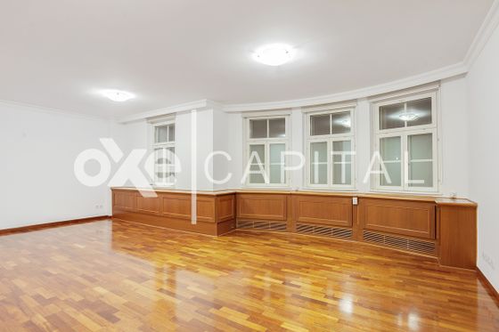 Аренда 4-комнатной квартиры 180 м², 3/5 этаж