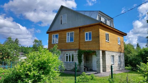 Продажа дома, 200 м², с участком 6 соток