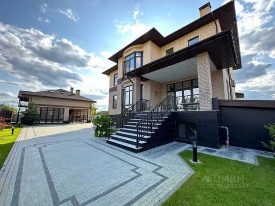 Продажа дома, 750 м², с участком 18 соток