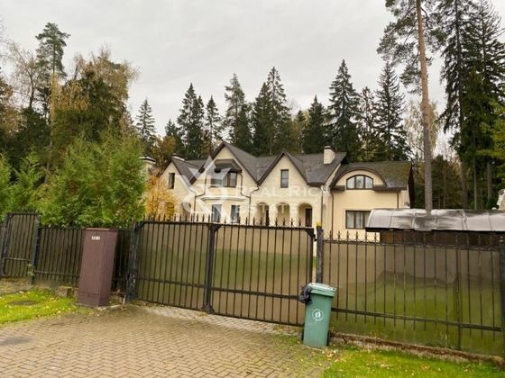 Продажа дома, 850 м², с участком 120 соток