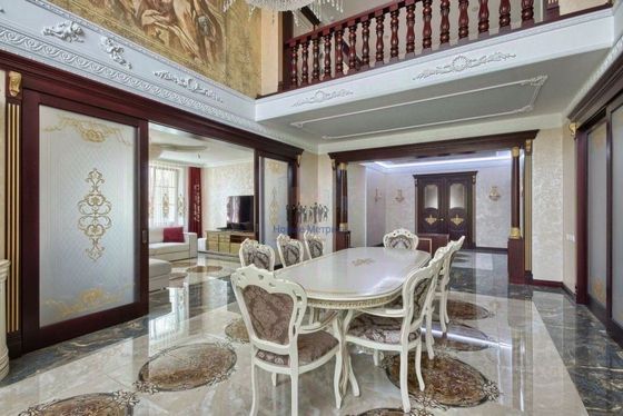 Продажа дома, 605 м², с участком 13 соток