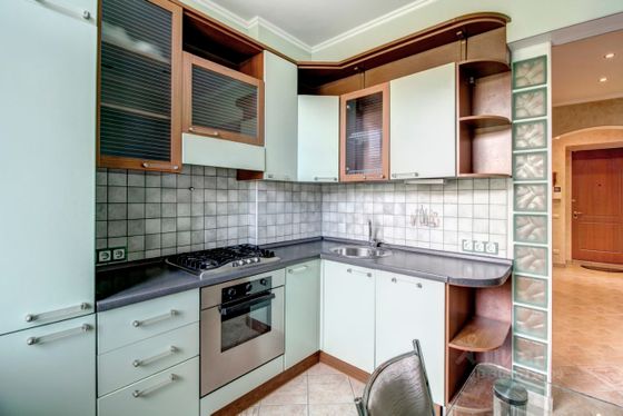 Продажа 2-комнатной квартиры 61 м², 4/10 этаж