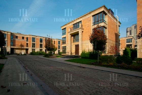 Продажа многокомнатной квартиры 856 м², 3/3 этаж