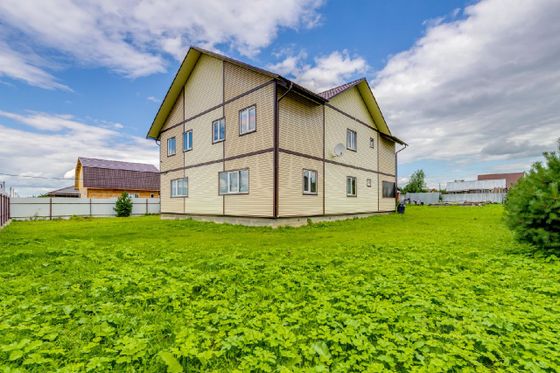 Продажа дома, 300 м², с участком 15 соток