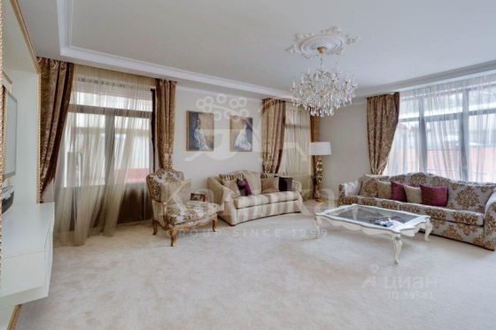 Продажа дома, 300 м², с участком 12 соток