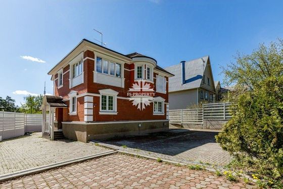 Продажа дома, 258 м², с участком 7 соток