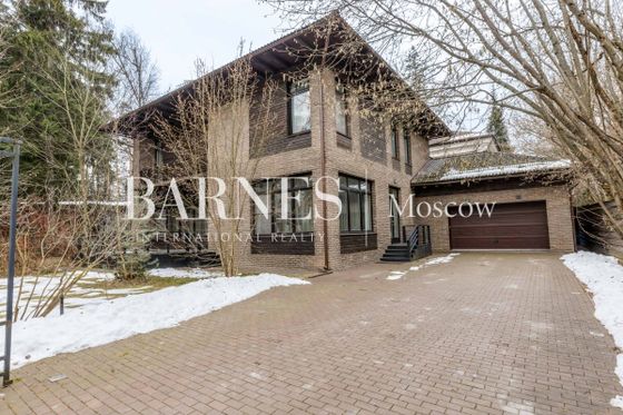 Продажа дома, 470 м², с участком 9 соток