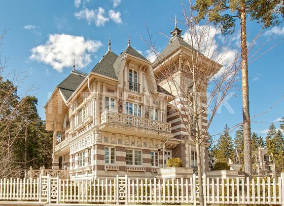 Аренда дома, 700 м², с участком 30 соток