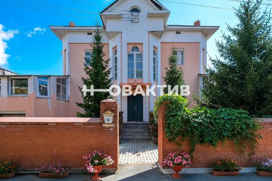 Продажа дома, 307,1 м², с участком 10 соток