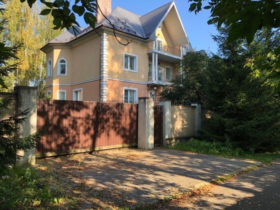 Продажа дома, 576 м², с участком 21 сотка