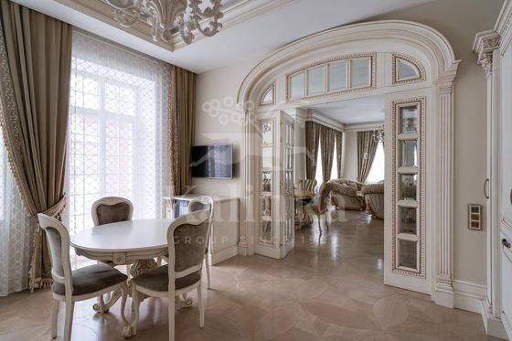 Продажа дома, 1 300 м², с участком 37 соток