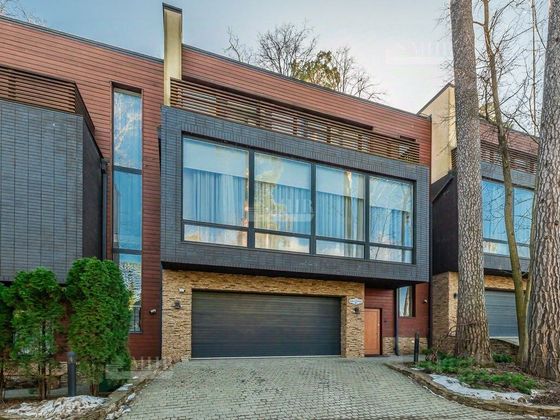Продажа дома, 340 м², с участком 5 соток
