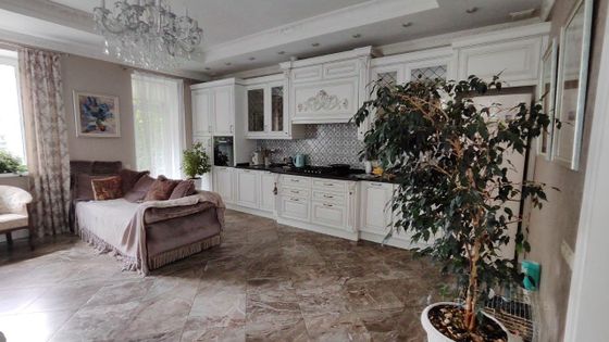 Продажа дома, 190 м², с участком 2,7 сотки