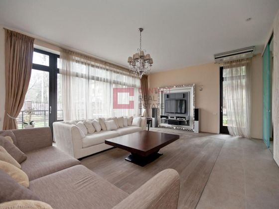 Продажа дома, 480 м², с участком 12 соток