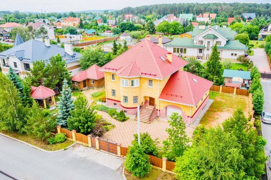 Продажа дома, 389 м², с участком 11 соток