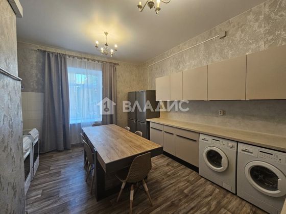 Продажа многокомнатной квартиры 220,7 м², 2/5 этаж