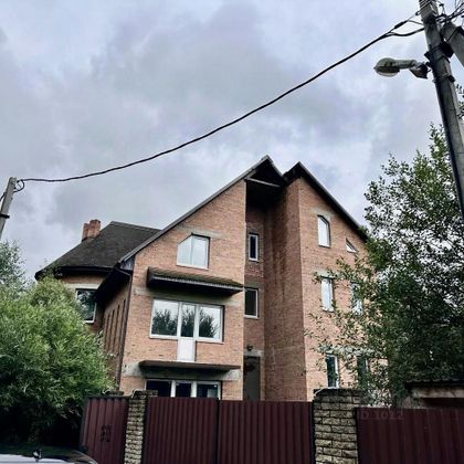 Продажа дома, 750 м², с участком 15 соток