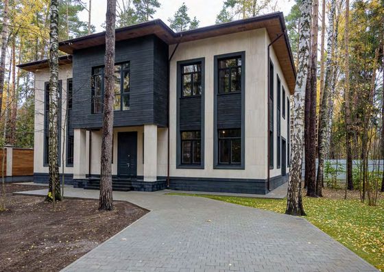 Продажа дома, 500 м², с участком 20 соток