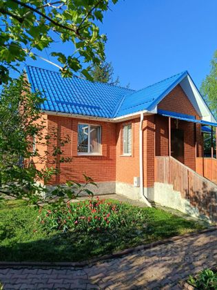 Продажа дома, 100 м², с участком 18 соток