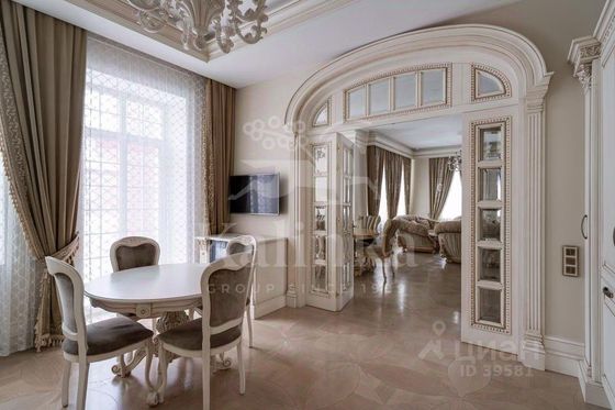 Продажа дома, 1 300 м², с участком 37 соток