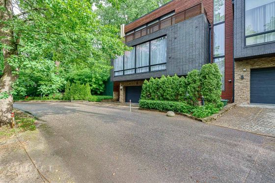 Аренда дома, 430 м², с участком 2 сотки