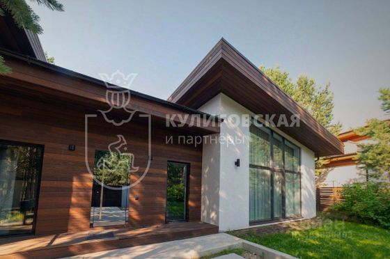 Продажа дома, 230 м², с участком 17 соток