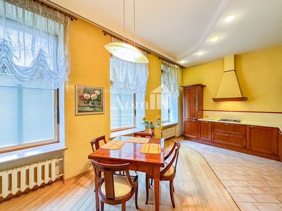 Продажа 3-комнатной квартиры 160 м², 3/5 этаж