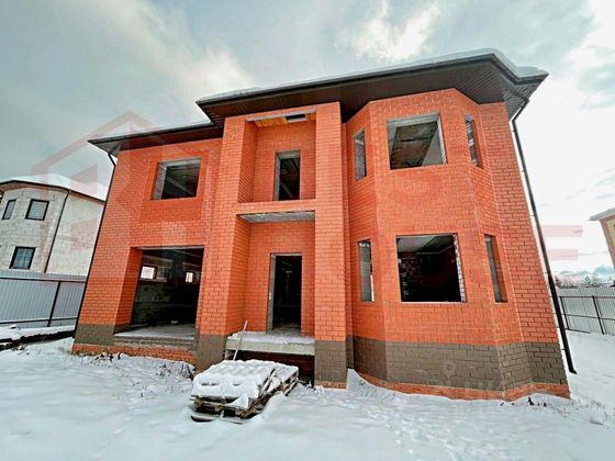 Продажа дома, 220 м², с участком 9 соток