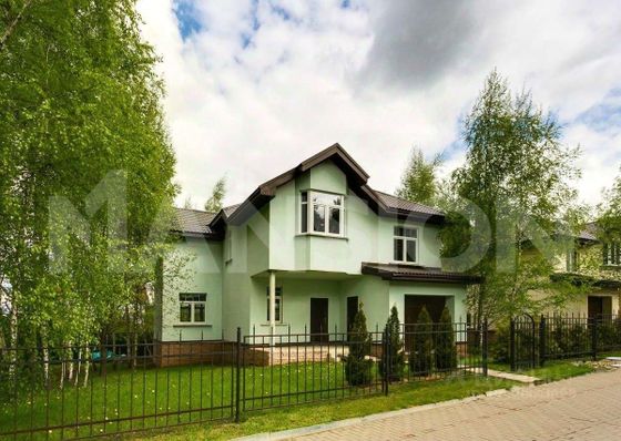 Продажа дома, 350 м², с участком 8 соток