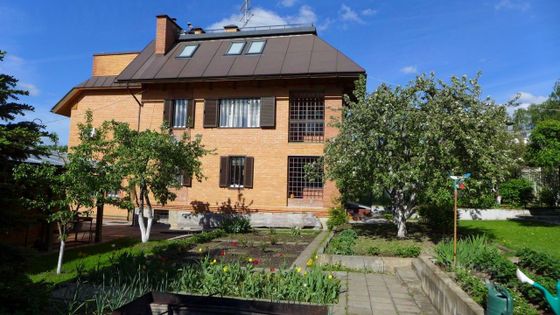 Аренда дома, 250 м², с участком 10 соток