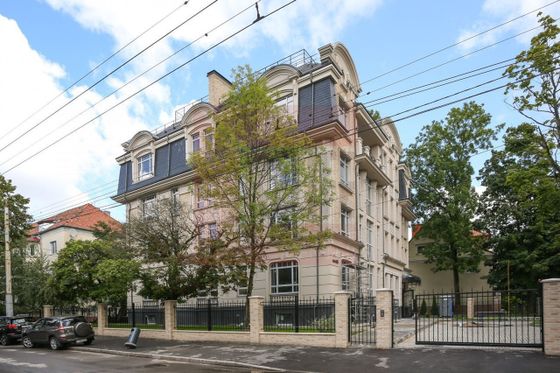 Продажа 3-комнатной квартиры 203,7 м², 4/4 этаж