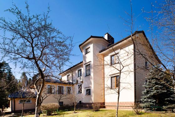 Продажа дома, 741 м², с участком 28 соток