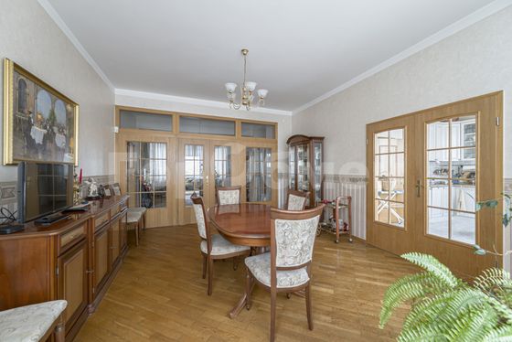 Продажа многокомнатной квартиры 230,1 м², 3/5 этаж