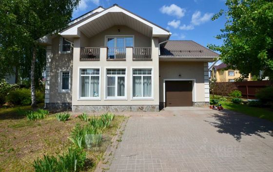 Продажа дома, 240 м², с участком 10 соток