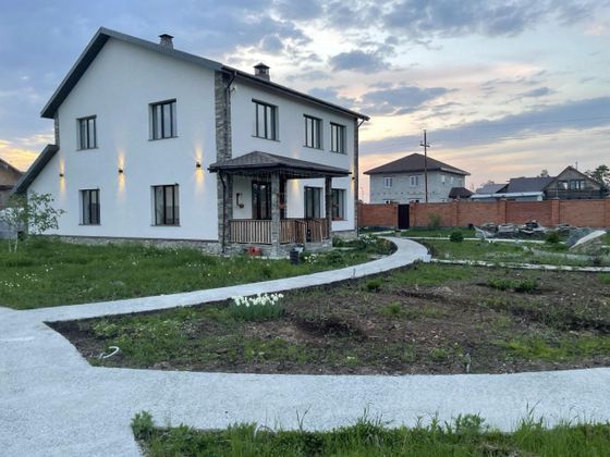 Продажа дома, 350 м², с участком 25 соток