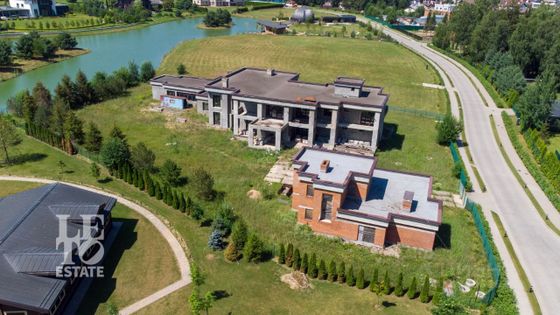 Продажа дома, 1 000 м², с участком 55 соток