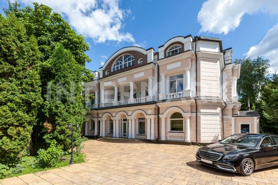 Аренда дома, 1 250 м², с участком 41 сотка