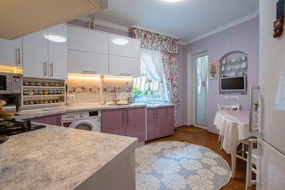 Продажа 2-комнатной квартиры 60 м², 1/6 этаж