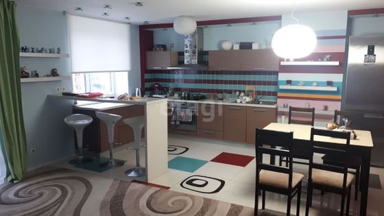 Продажа 3-комнатной квартиры 102 м², 4/10 этаж