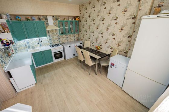 Продажа дома, 224,7 м², с участком 6 соток