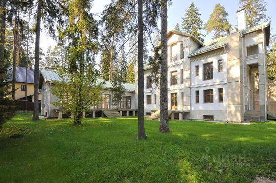 Продажа дома, 1 300 м², с участком 33 сотки