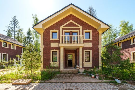 Продажа дома, 152 м², с участком 5,3 сотки