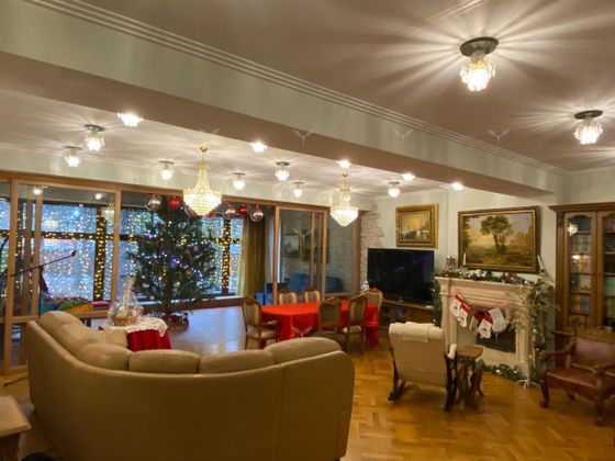 Аренда дома, 880 м², с участком 10 соток