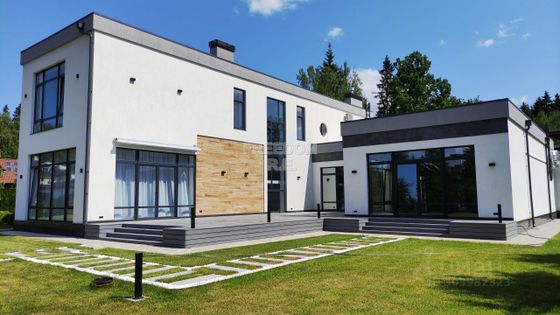 Продажа дома, 797 м², с участком 32 сотки