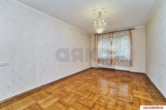 Продажа 4-комнатной квартиры 110 м², 2/5 этаж