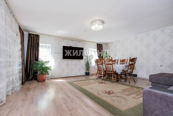 Продажа дома, 140,6 м², с участком 3 м²