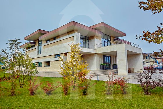 Продажа дома, 1 508,6 м², с участком 50 соток